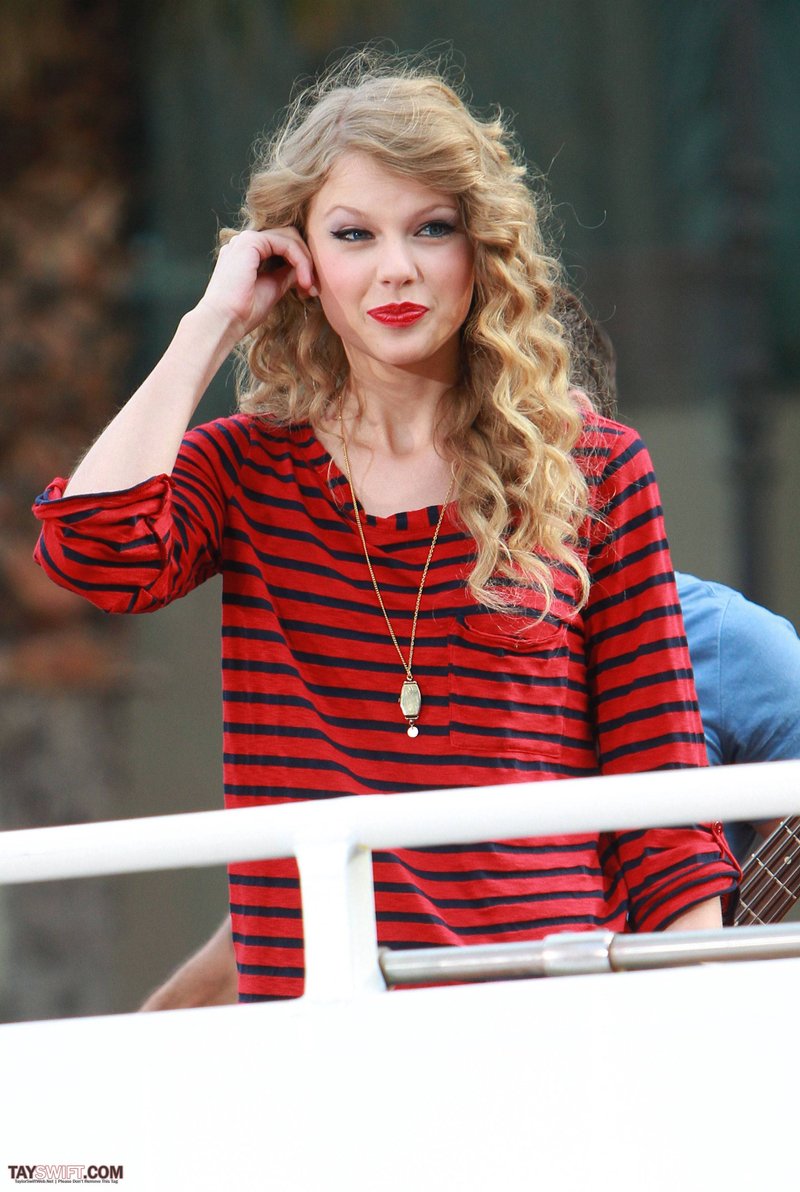 Taylor Swift — October 27 - Hollywood Boulevard — photo 173