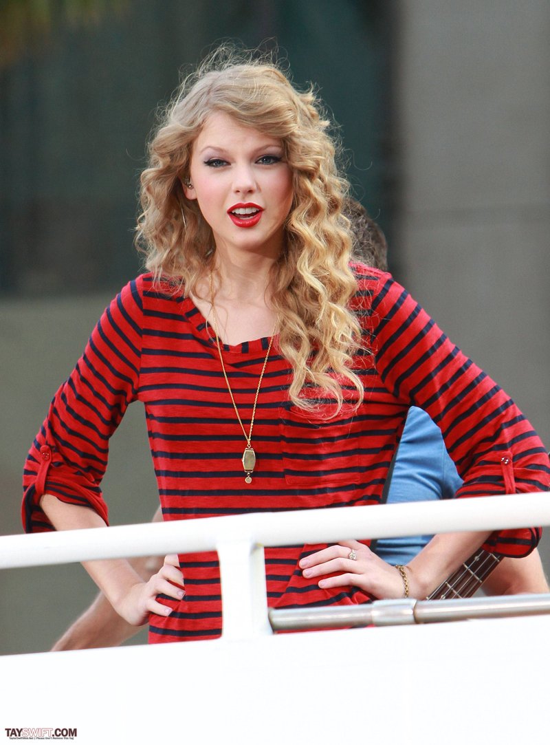 Taylor Swift — October 27 - Hollywood Boulevard — photo 174
