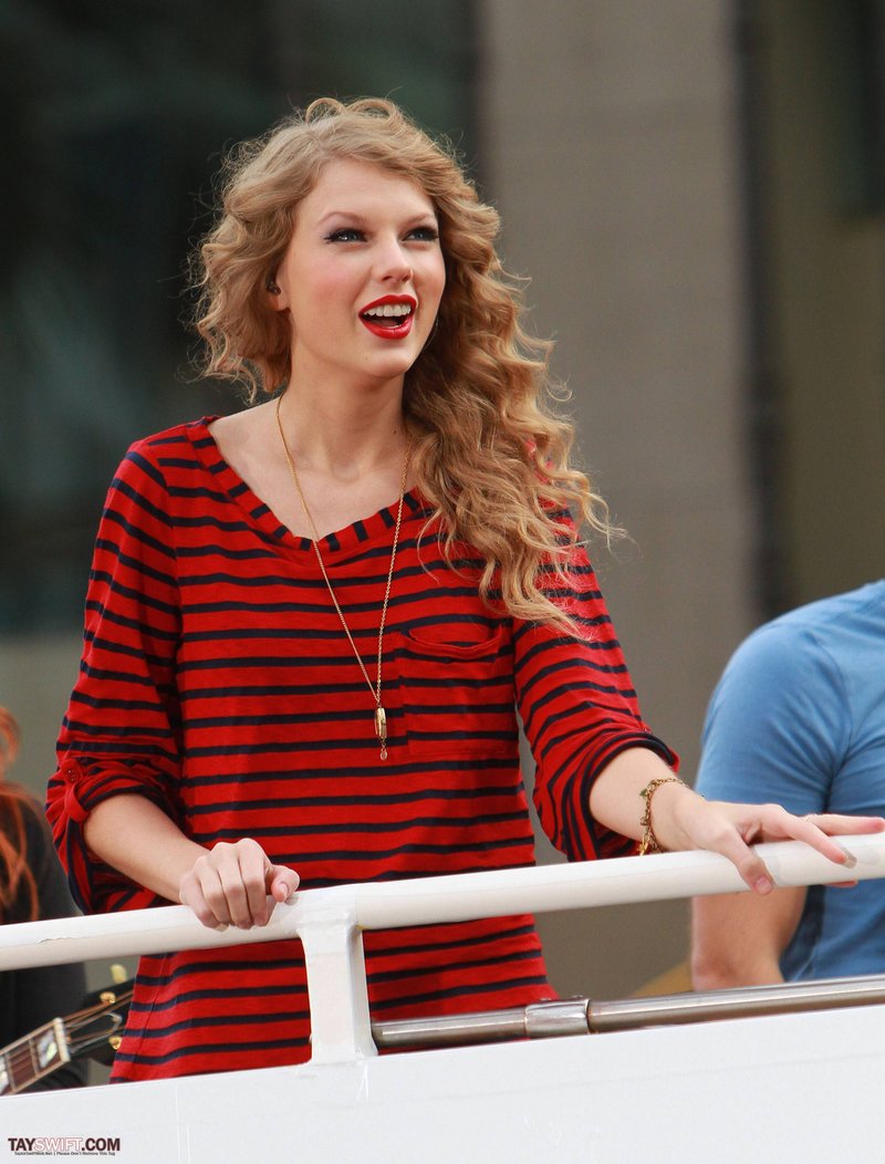 Taylor Swift — October 27 - Hollywood Boulevard — photo 175