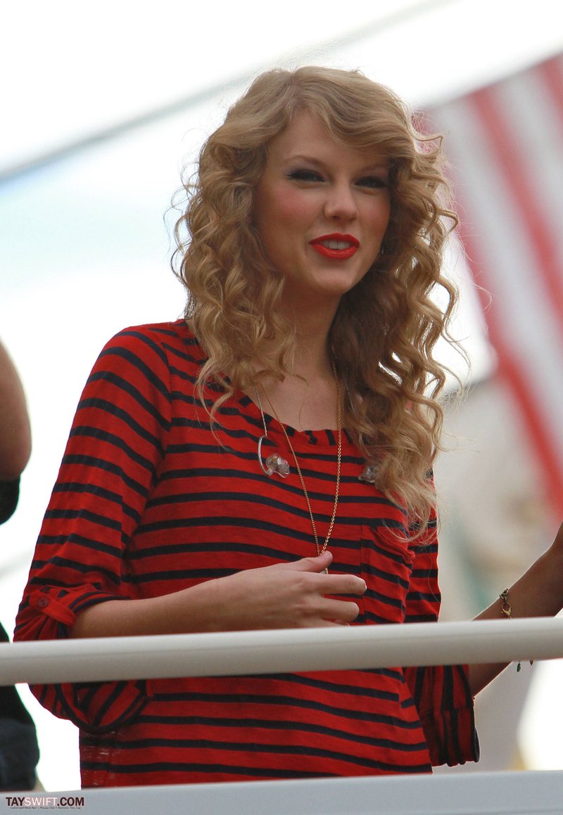 Taylor Swift — October 27 - Hollywood Boulevard — photo 176