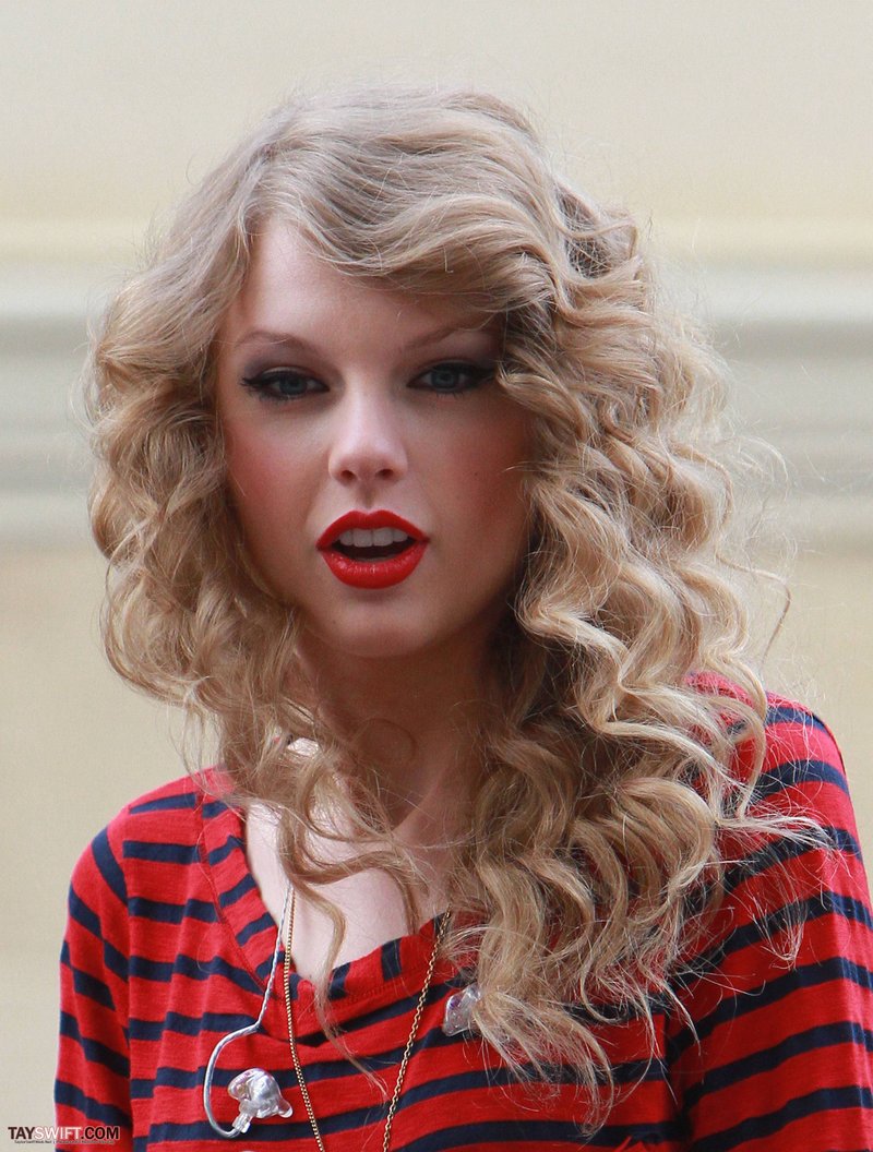 Taylor Swift — October 27 - Hollywood Boulevard — photo 177