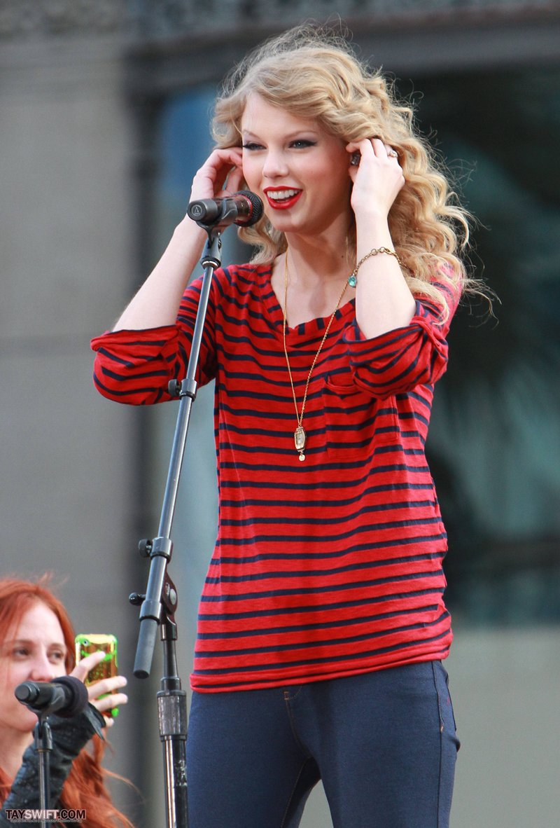 Taylor Swift — October 27 - Hollywood Boulevard — photo 179