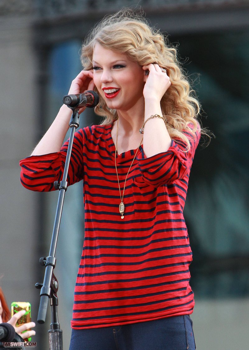Taylor Swift — October 27 - Hollywood Boulevard — photo 180