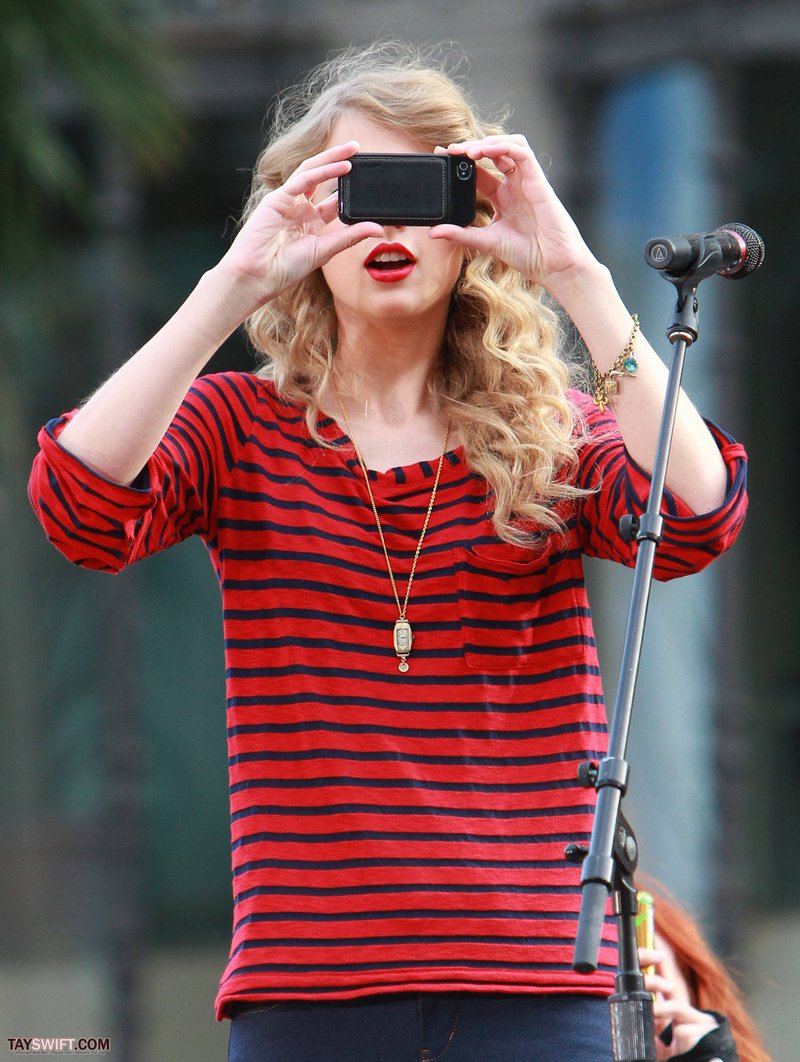 Taylor Swift — October 27 - Hollywood Boulevard — photo 183