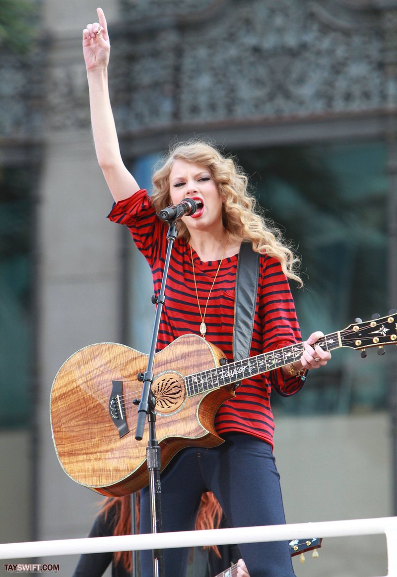 Taylor Swift — October 27 - Hollywood Boulevard — photo 188