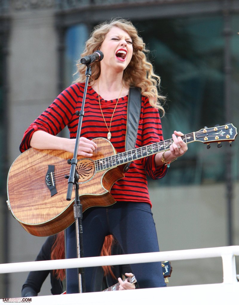 Taylor Swift — October 27 - Hollywood Boulevard — photo 189