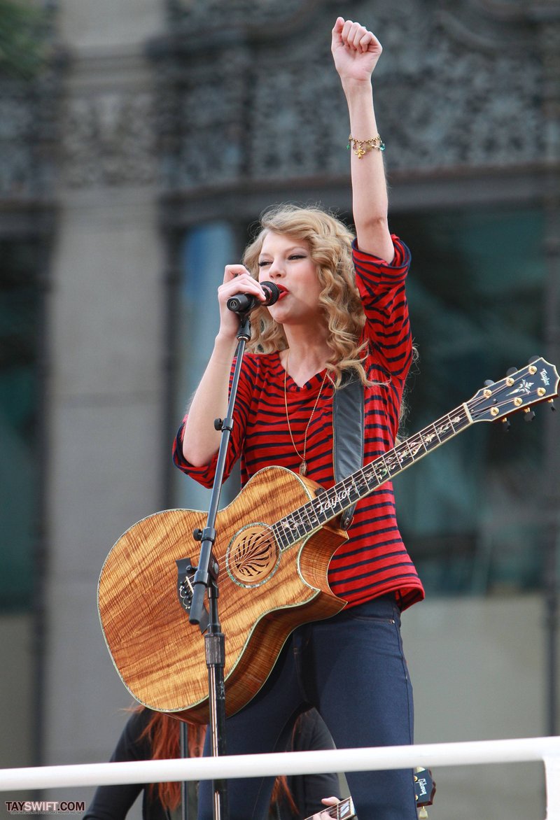 Taylor Swift — October 27 - Hollywood Boulevard — photo 190