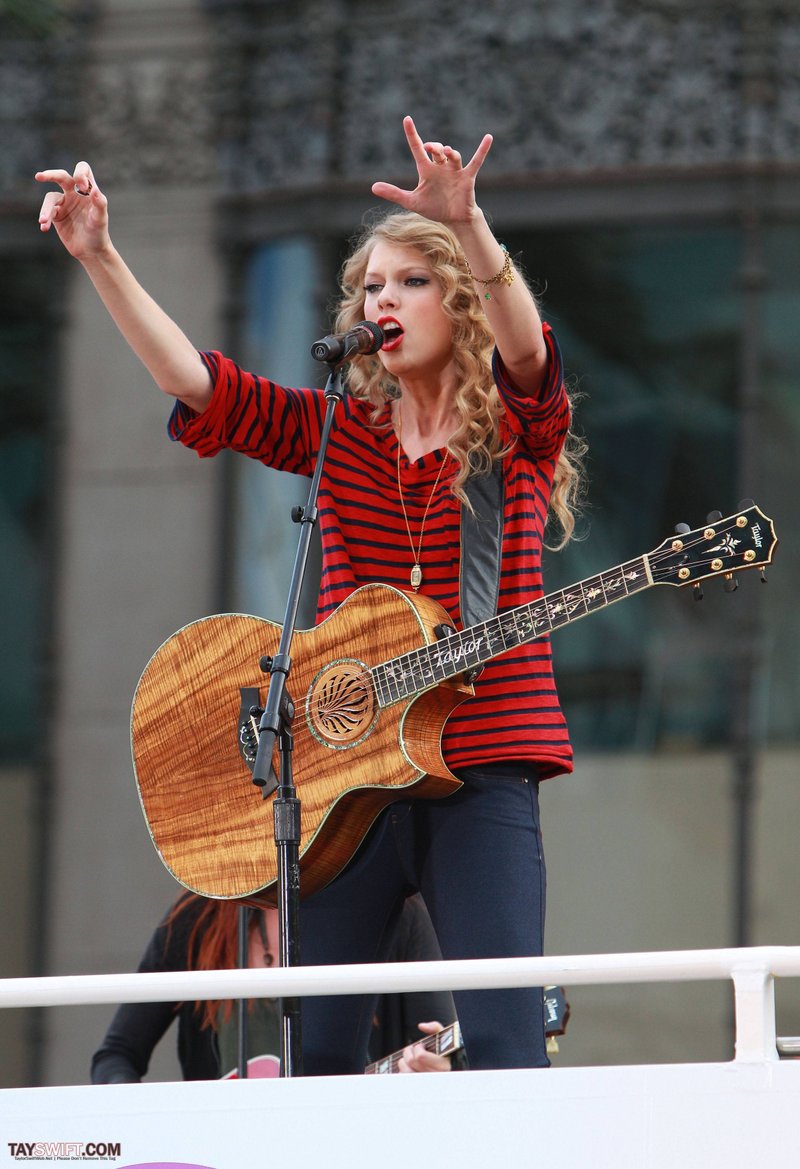 Taylor Swift — October 27 - Hollywood Boulevard — photo 191