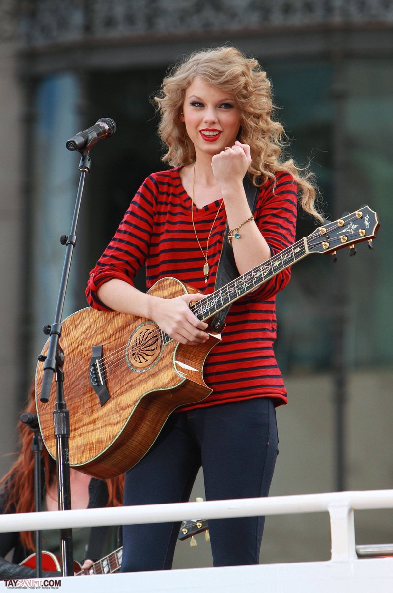 Taylor Swift — October 27 - Hollywood Boulevard — photo 195