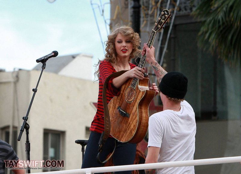 Taylor Swift — October 27 - Hollywood Boulevard — photo 199