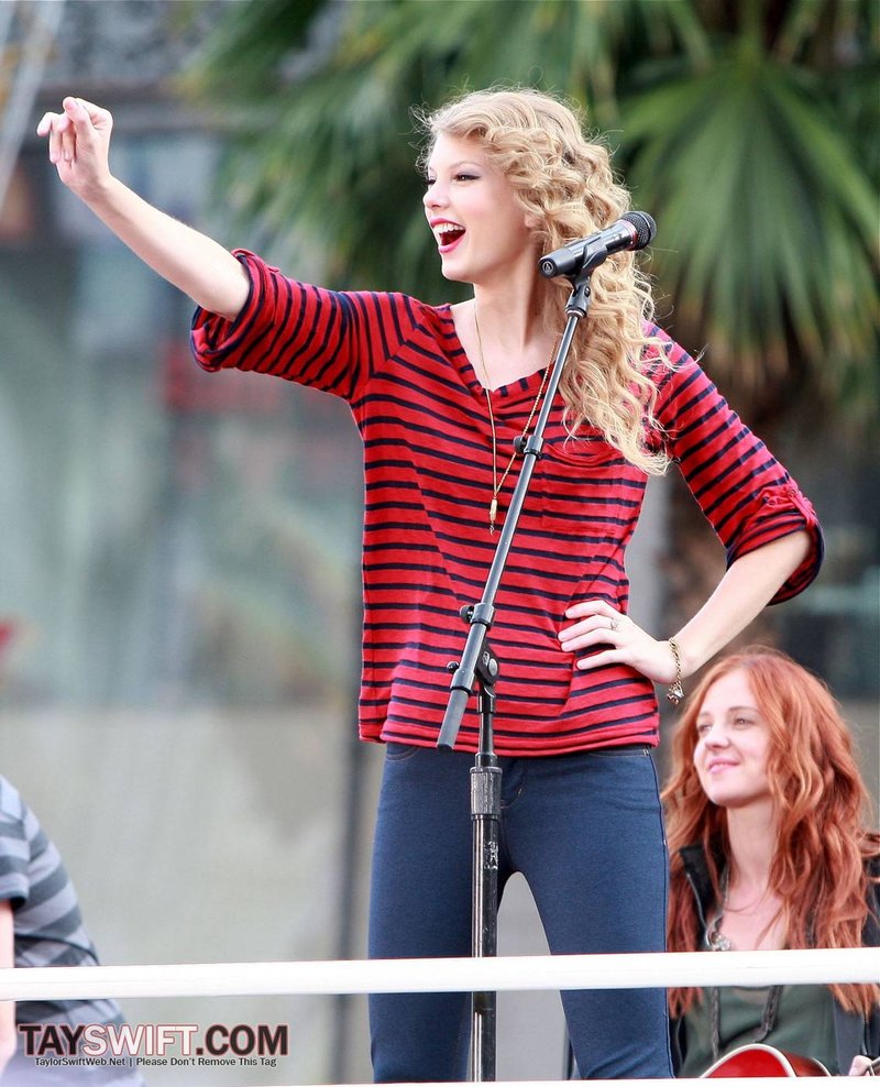 Taylor Swift — October 27 - Hollywood Boulevard — photo 202