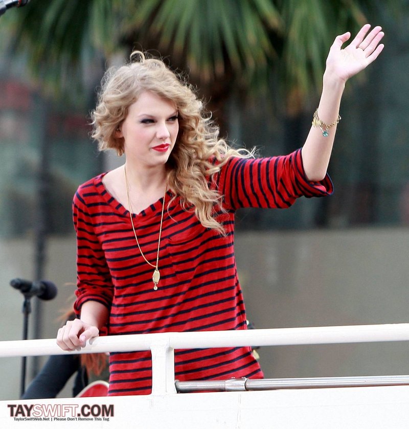 Taylor Swift — October 27 - Hollywood Boulevard — photo 204