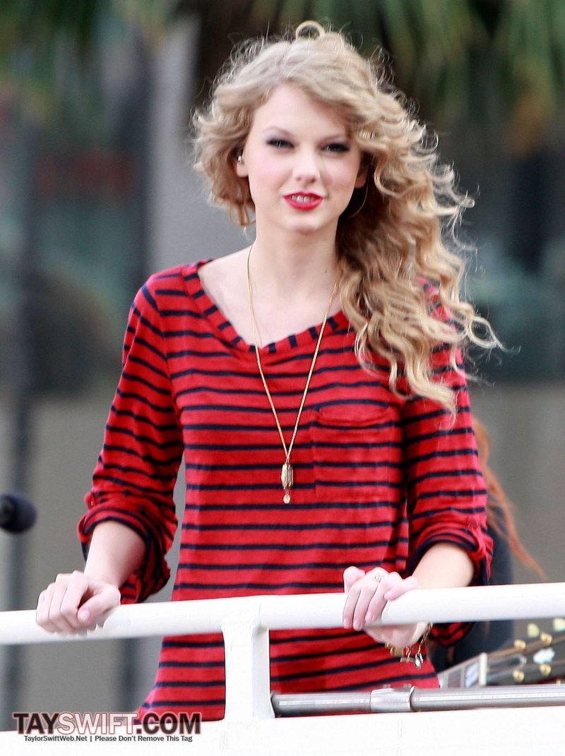 Taylor Swift — October 27 - Hollywood Boulevard — photo 205