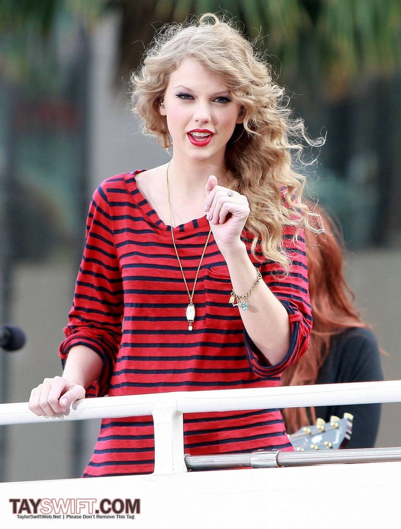 Taylor Swift — October 27 - Hollywood Boulevard — photo 206