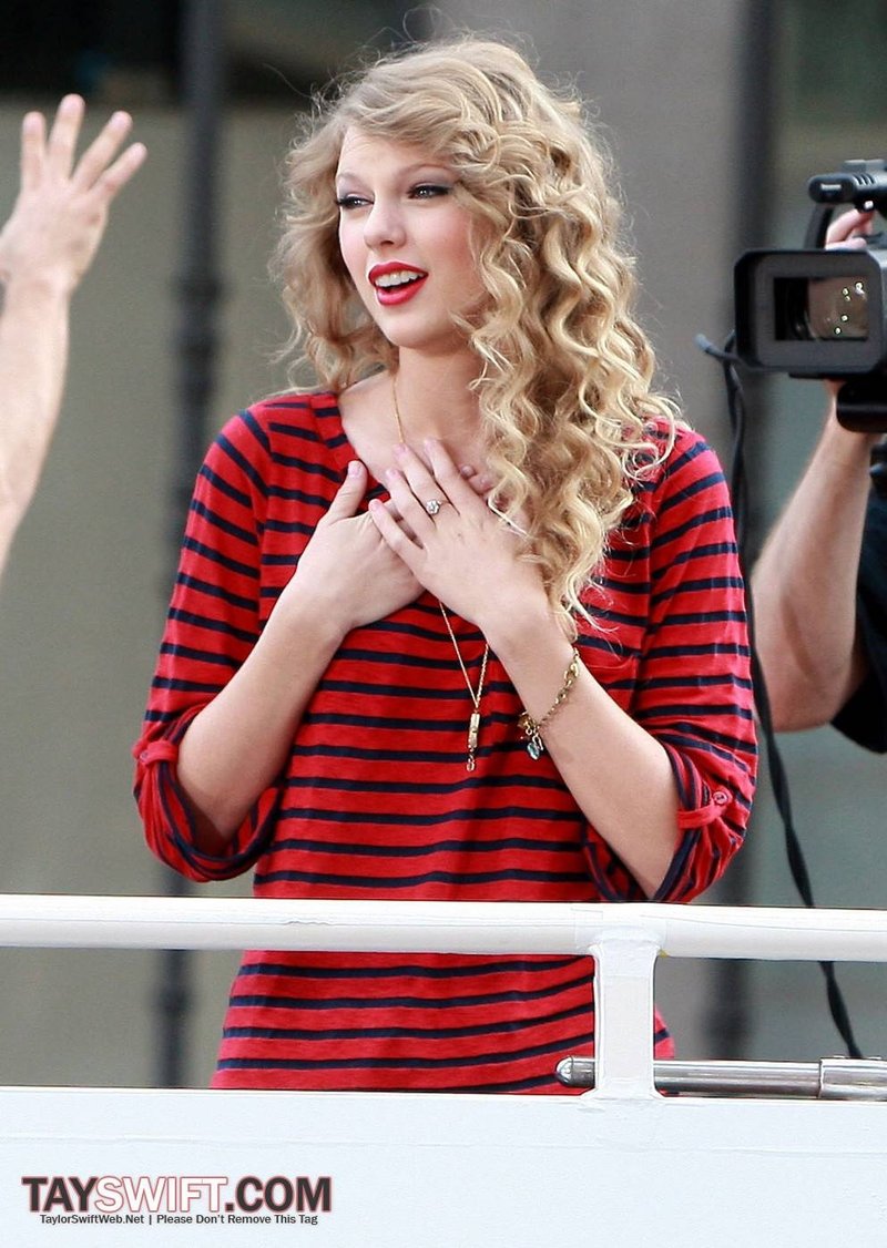 Taylor Swift — October 27 - Hollywood Boulevard — photo 208