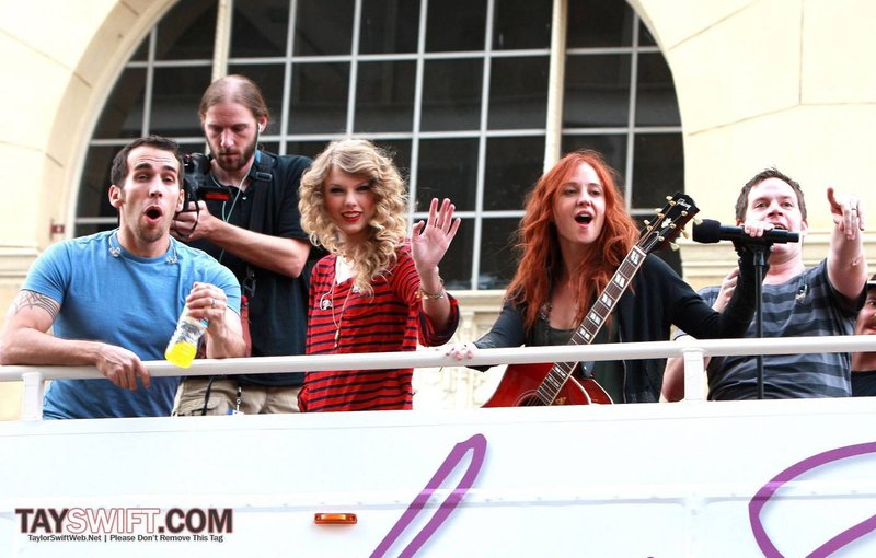 Taylor Swift — October 27 - Hollywood Boulevard — photo 211