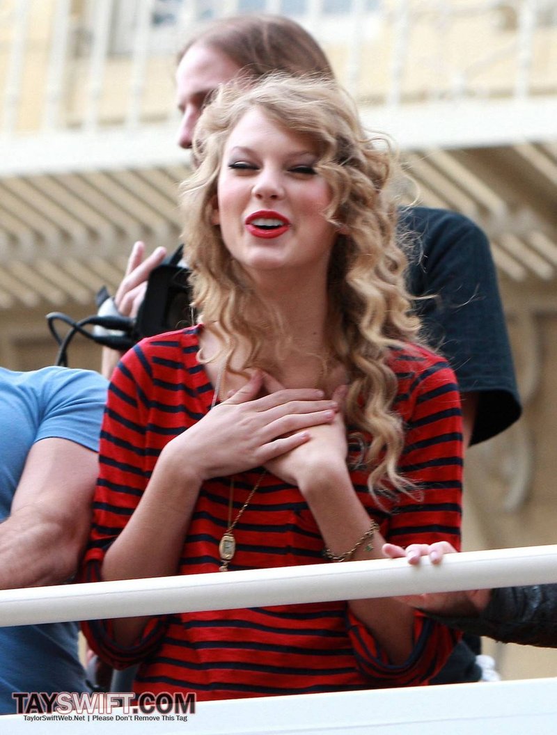 Taylor Swift — October 27 - Hollywood Boulevard — photo 212