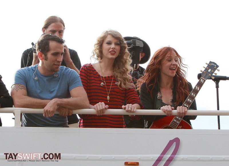 Taylor Swift — October 27 - Hollywood Boulevard — photo 215