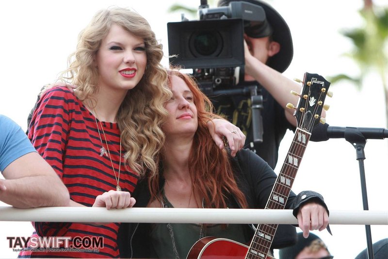 Taylor Swift — October 27 - Hollywood Boulevard — photo 217
