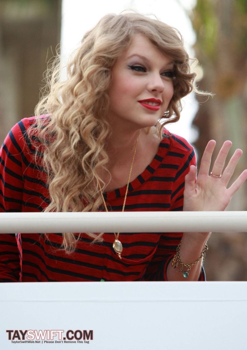 Taylor Swift — October 27 - Hollywood Boulevard — photo 221
