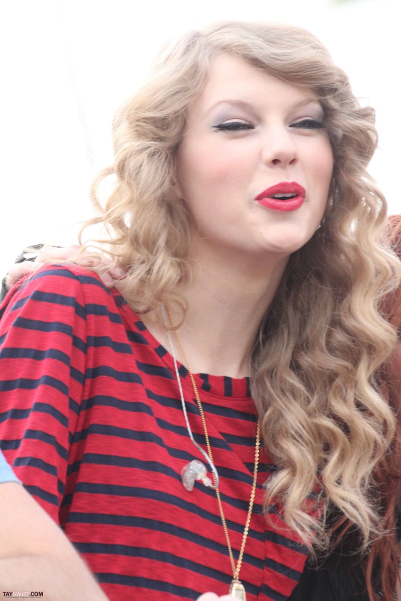Taylor Swift — October 27 - Hollywood Boulevard — photo 223