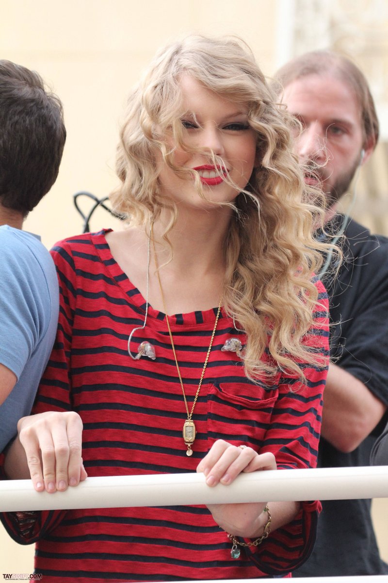 Taylor Swift — October 27 - Hollywood Boulevard — photo 224