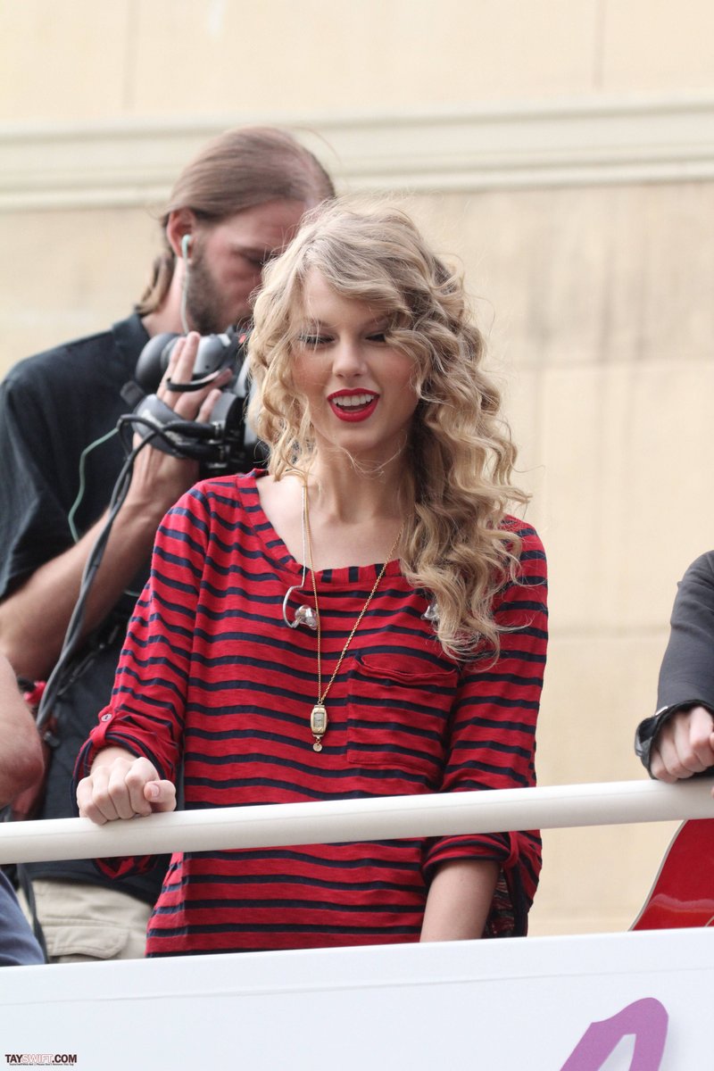 Taylor Swift — October 27 - Hollywood Boulevard — photo 225