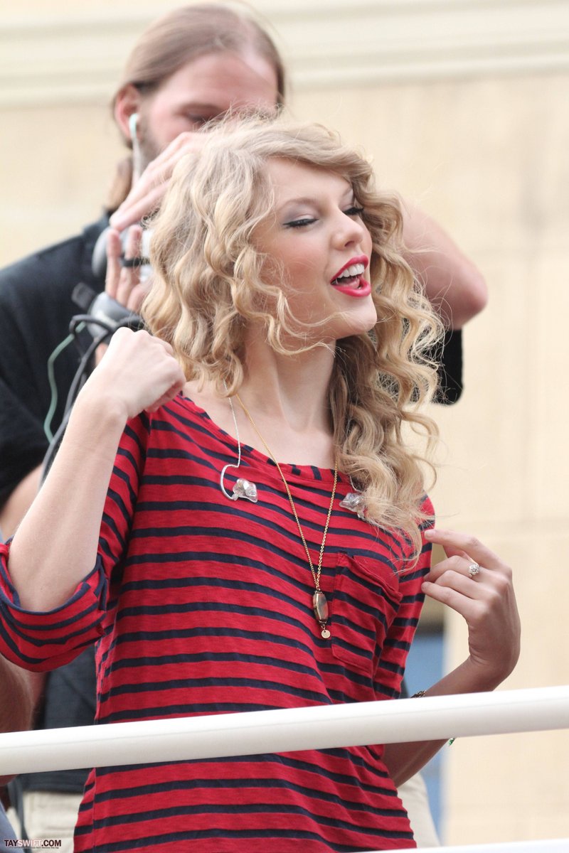 Taylor Swift — October 27 - Hollywood Boulevard — photo 229