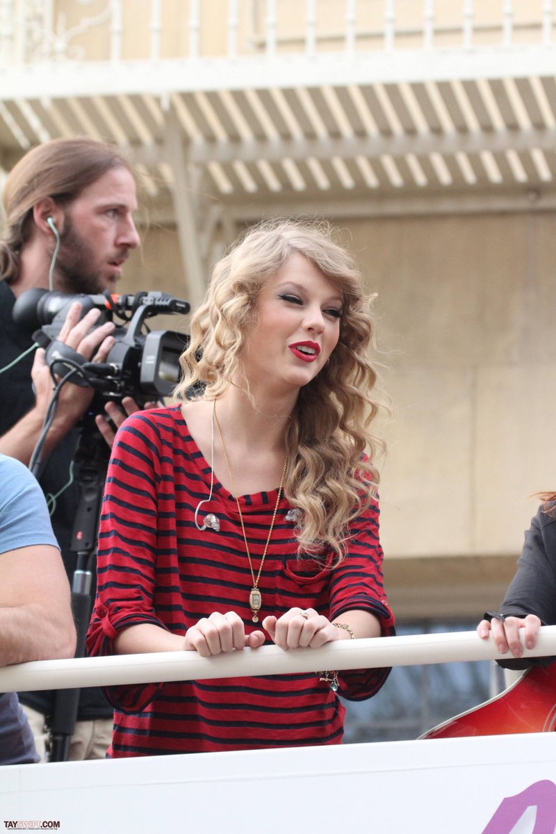 Taylor Swift — October 27 - Hollywood Boulevard — photo 230