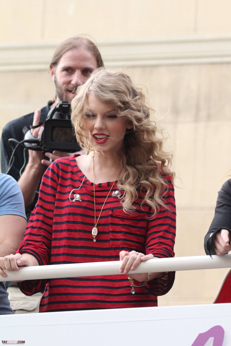 Taylor Swift — October 27 - Hollywood Boulevard — photo 232