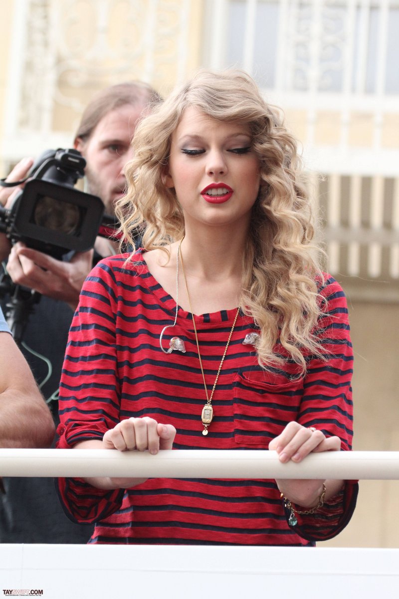 Taylor Swift — October 27 - Hollywood Boulevard — photo 233