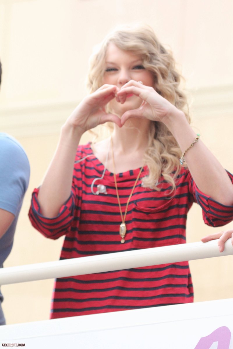 Taylor Swift — October 27 - Hollywood Boulevard — photo 237