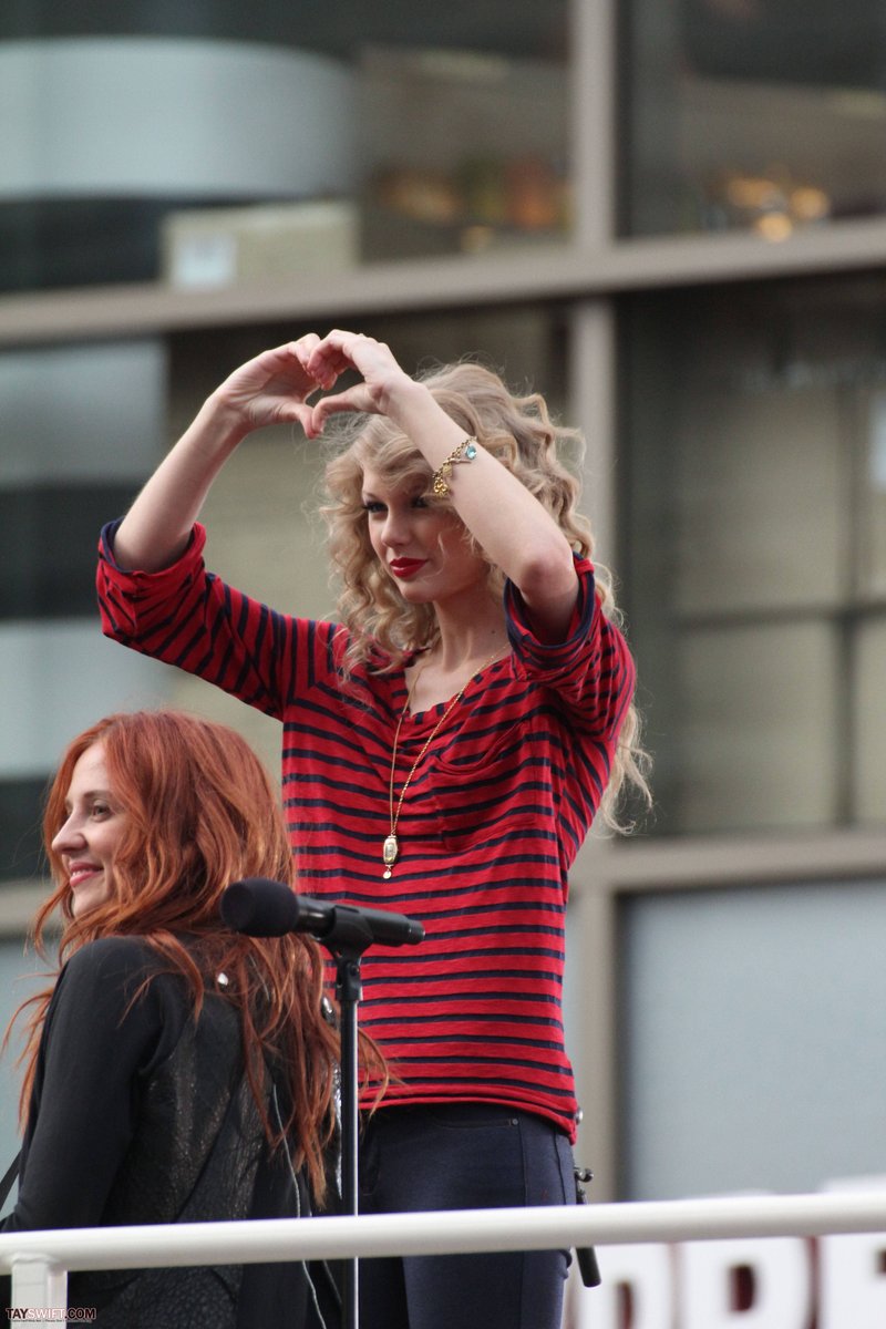 Taylor Swift — October 27 - Hollywood Boulevard — photo 241