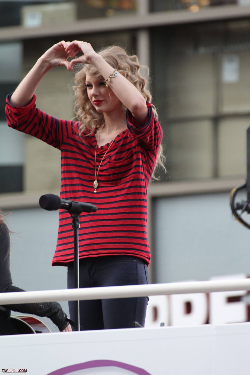 Taylor Swift — October 27 - Hollywood Boulevard — photo 242