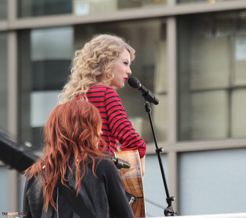 Taylor Swift — October 27 - Hollywood Boulevard — photo 243