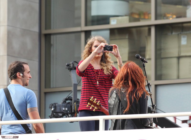 Taylor Swift — October 27 - Hollywood Boulevard — photo 244