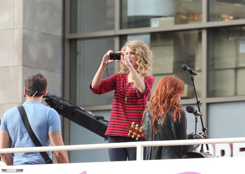 Taylor Swift — October 27 - Hollywood Boulevard — photo 245