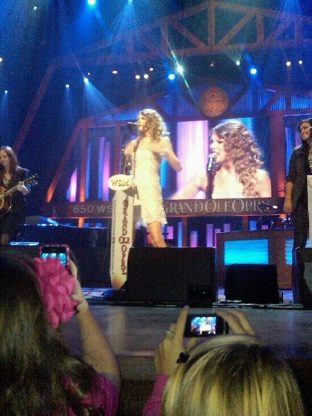 Taylor Swift — October 9 - Grand Ole Opry 85th Birthday Bash — photo 2