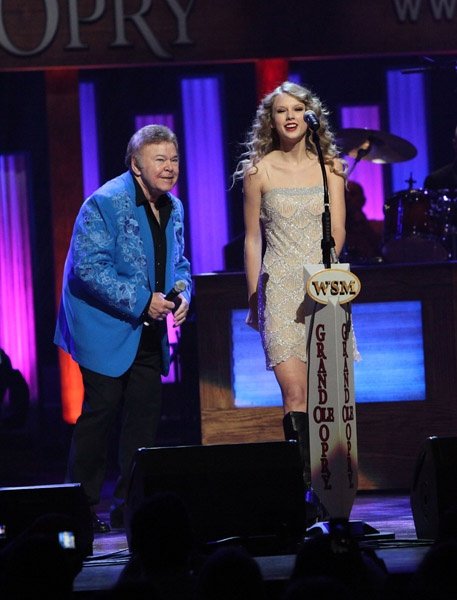 Taylor Swift — October 9 - Grand Ole Opry 85th Birthday Bash — photo 7