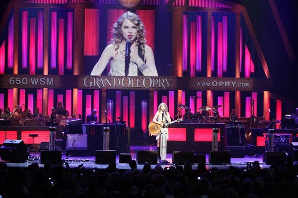 Taylor Swift — October 9 - Grand Ole Opry 85th Birthday Bash — photo 12