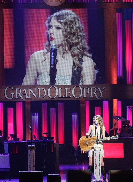 Taylor Swift — October 9 - Grand Ole Opry 85th Birthday Bash — photo 13