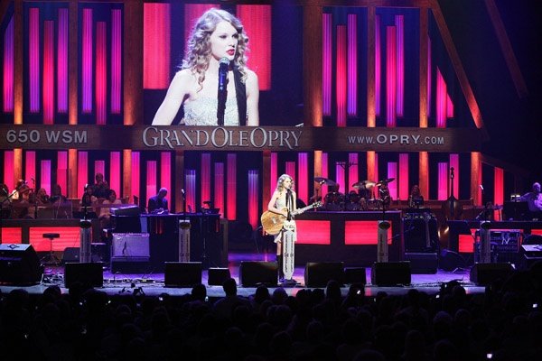 Taylor Swift — October 9 - Grand Ole Opry 85th Birthday Bash — photo 15