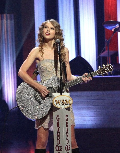 Taylor Swift — October 9 - Grand Ole Opry 85th Birthday Bash — photo 18
