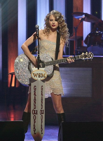 Taylor Swift — October 9 - Grand Ole Opry 85th Birthday Bash — photo 19