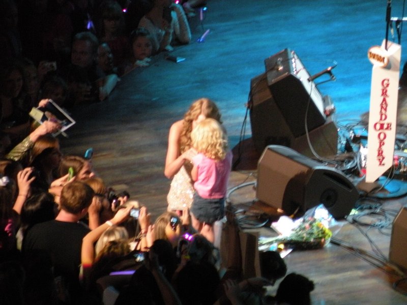 Taylor Swift — October 9 - Grand Ole Opry 85th Birthday Bash — photo 24