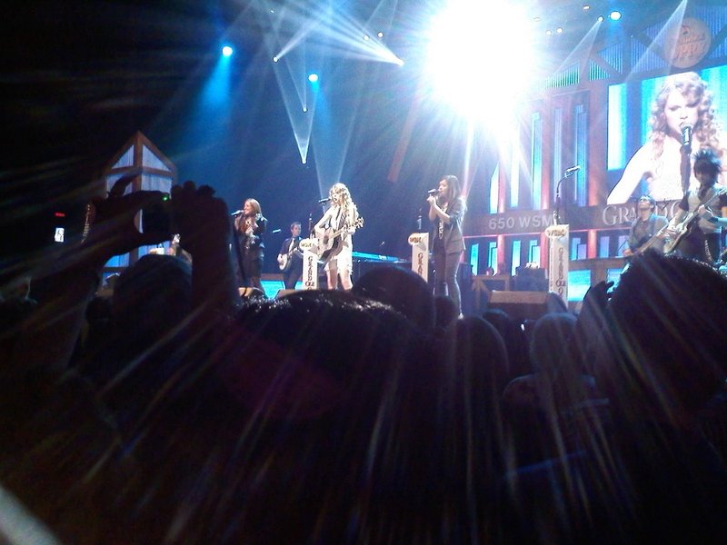 Taylor Swift — October 9 - Grand Ole Opry 85th Birthday Bash — photo 27