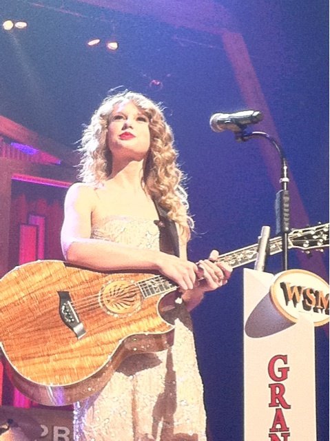 Taylor Swift — October 9 - Grand Ole Opry 85th Birthday Bash — photo 28
