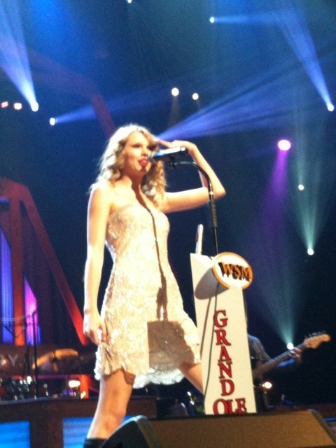 Taylor Swift — October 9 - Grand Ole Opry 85th Birthday Bash — photo 29