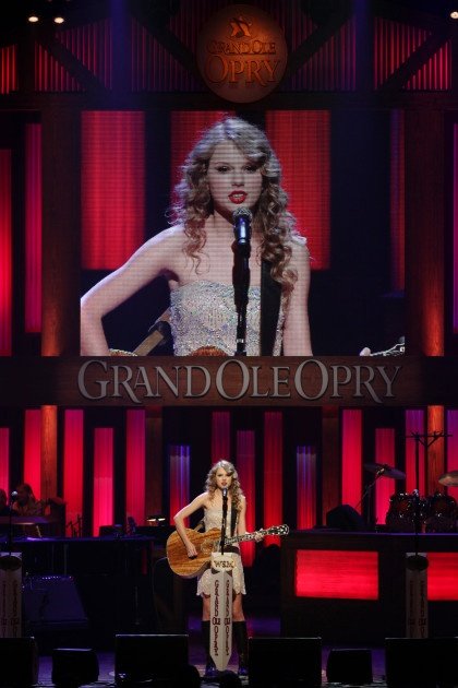 Taylor Swift — October 9 - Grand Ole Opry 85th Birthday Bash — photo 42
