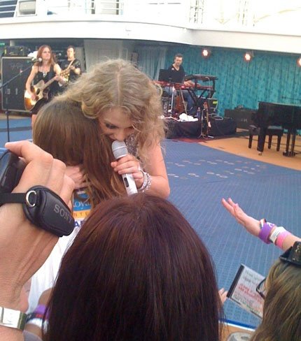 Taylor Swift — January 21 - Allure of the Seas — photo 6